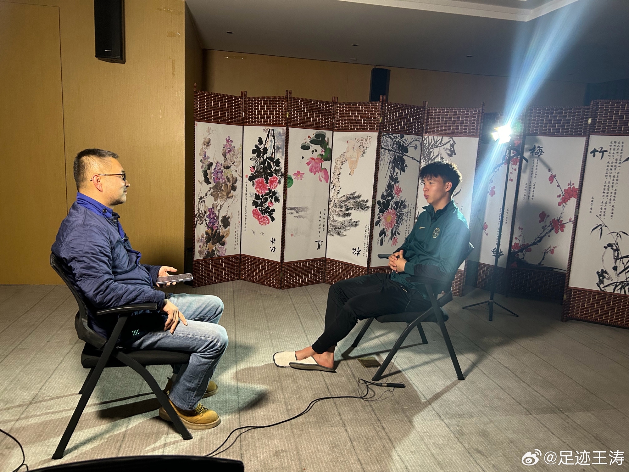  記者：王鈺棟視韋世豪為偶像&想加他微信，現(xiàn)進(jìn)了國(guó)足不知加到?jīng)]