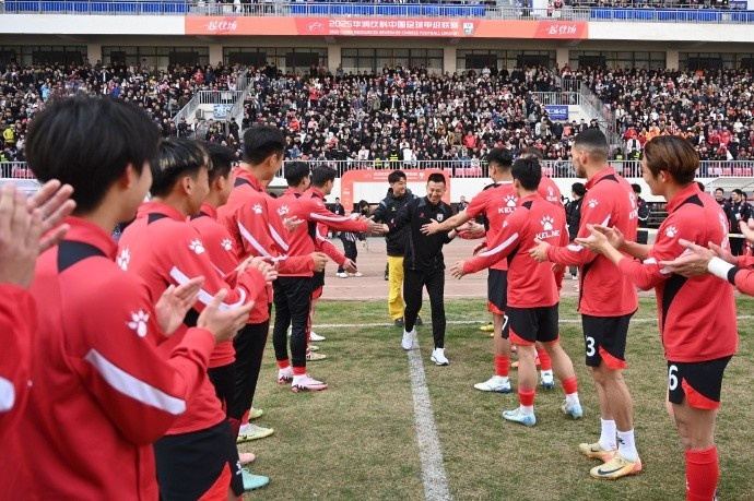  今日賽前，俱樂部為前球員馬曉磊及文爍舉行了退役儀式