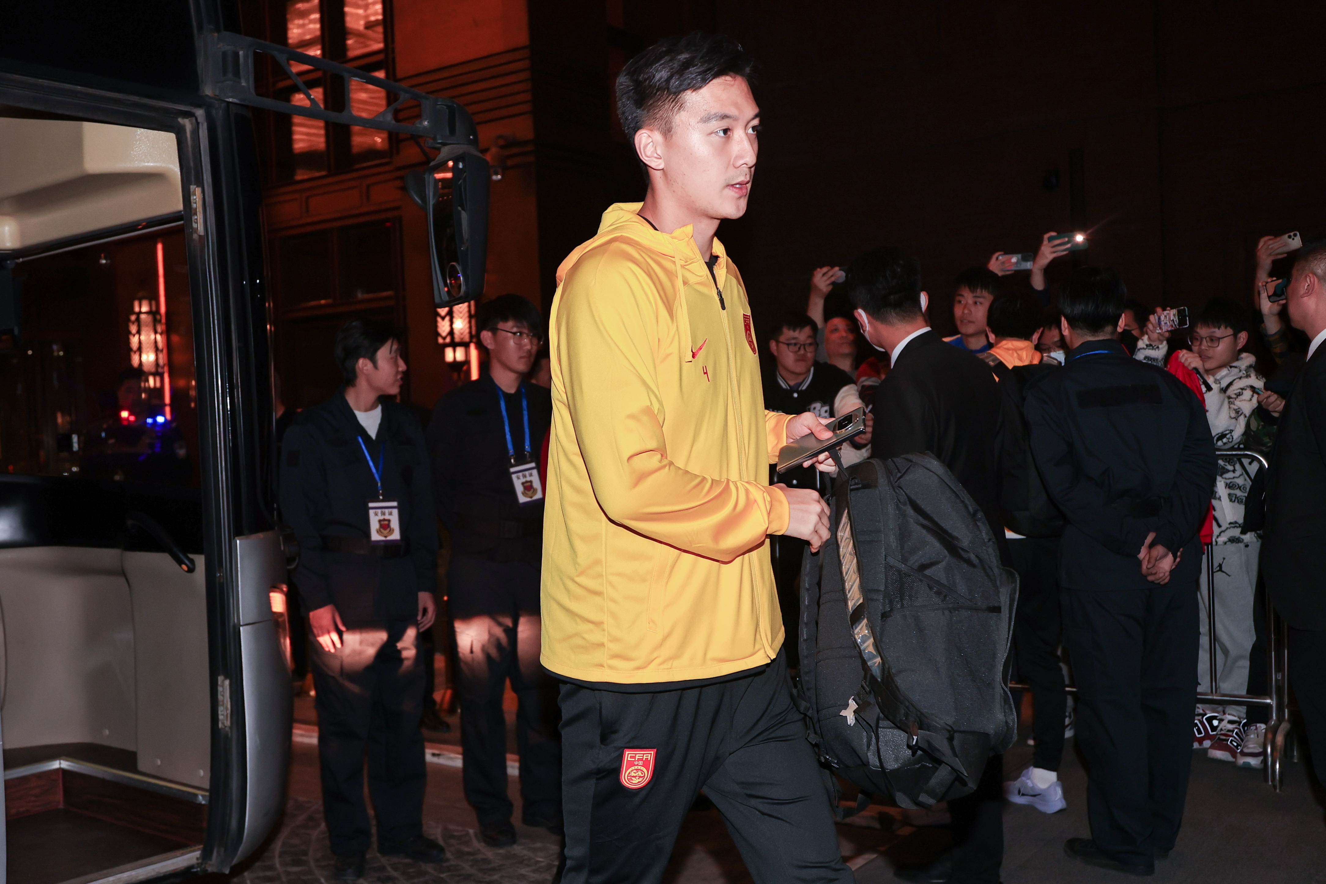  津媒：李源一表現(xiàn)達標后伊萬火速招入，蔣圣龍讓國足教練組舒緩