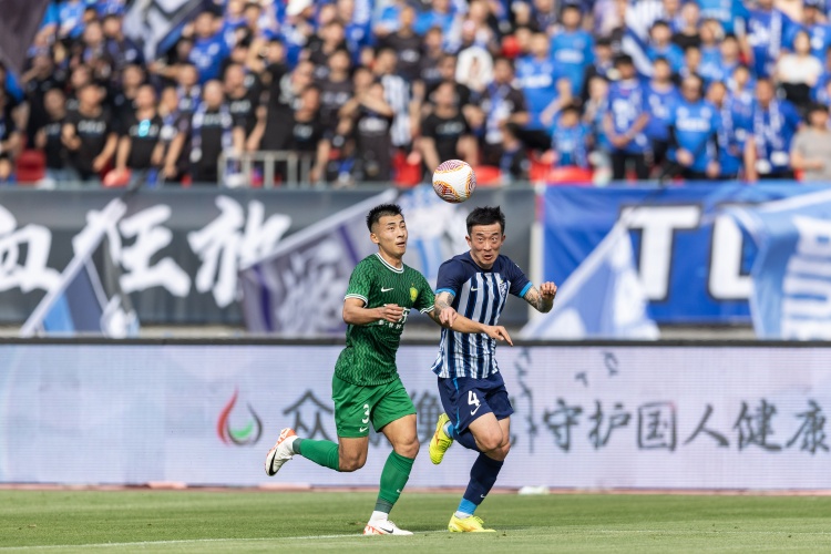  記者：何宇鵬今天熱身賽嘴被開了個口子，大腿也感覺有點緊