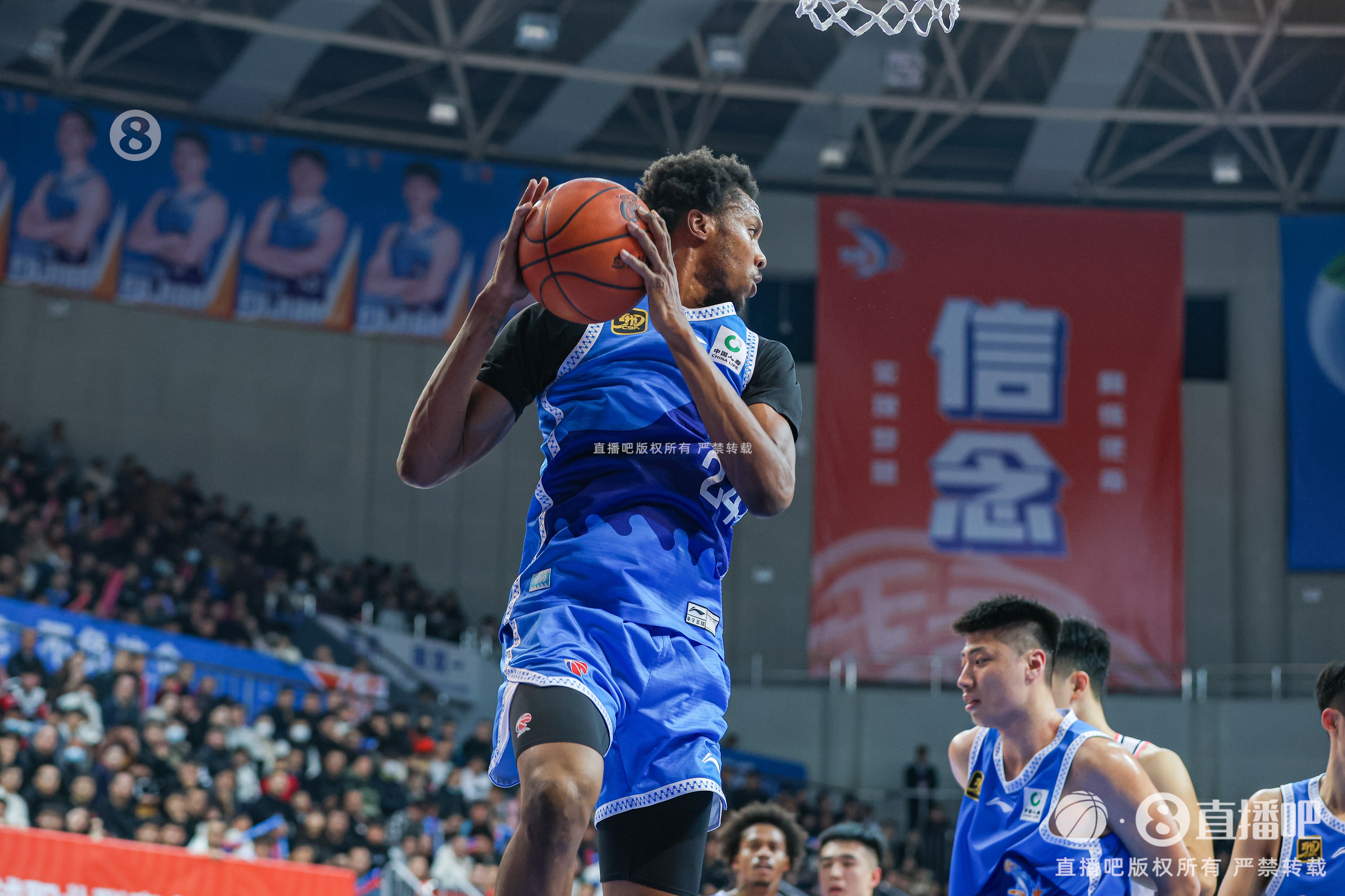  今天效率是真高！路易斯-金20中15&三分7中5怒砍41分8板4斷