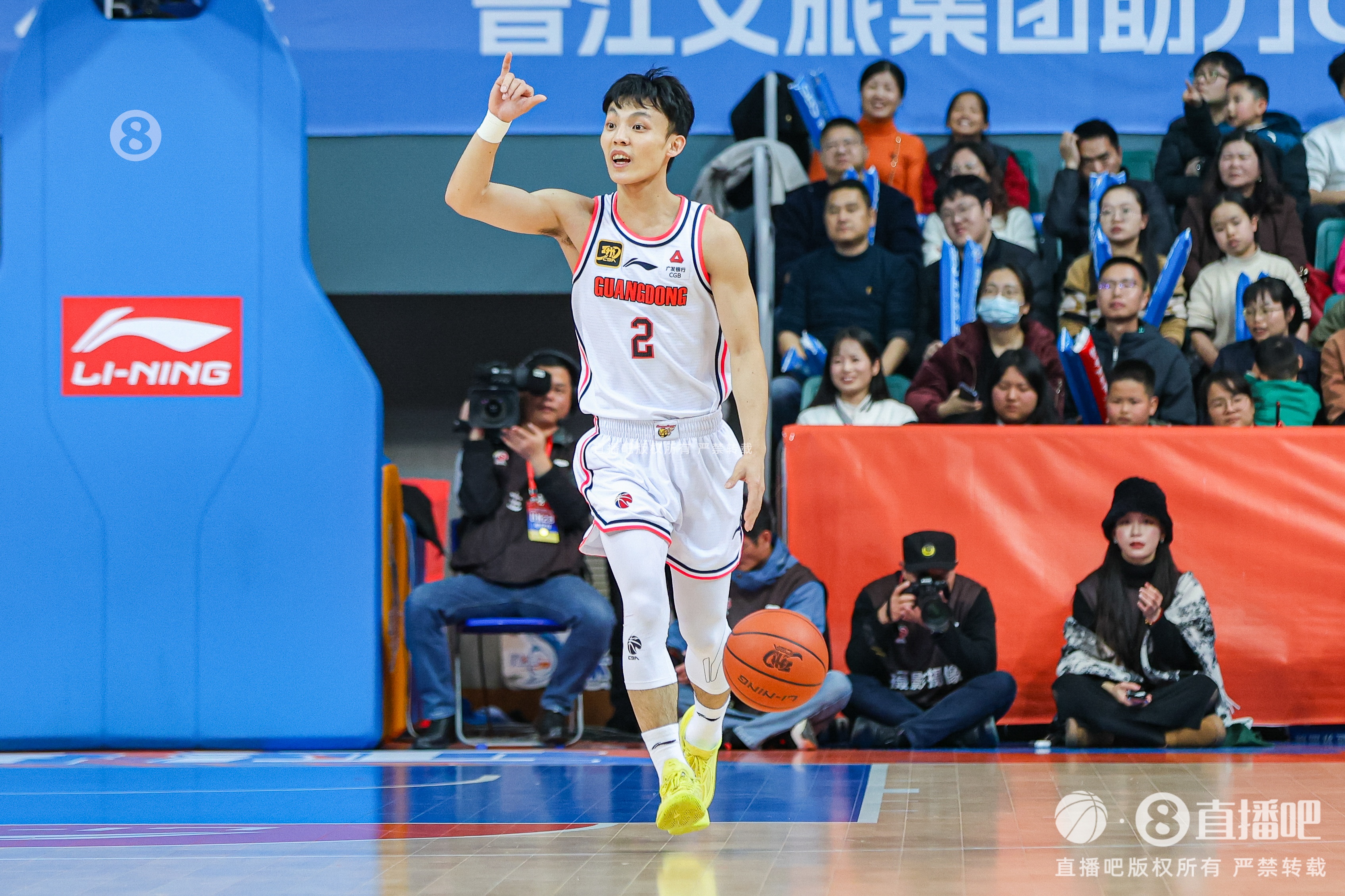  難得打這么短時(shí)間！徐杰32分鐘11中6拿到17分3板7助 正負(fù)值+36
