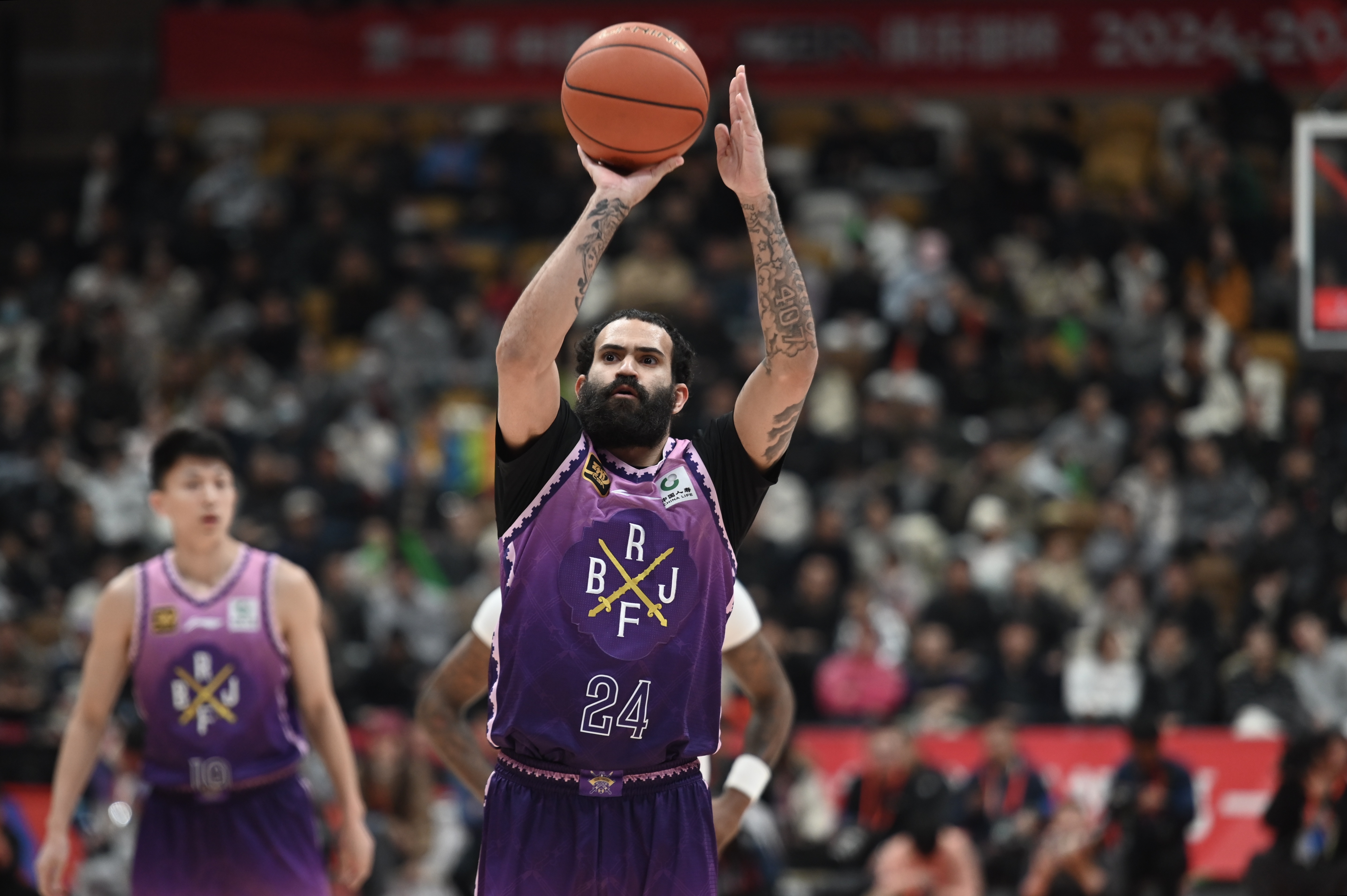  高效輸出！里勒半場各種強(qiáng)突 兩分球7中7砍下16分2籃板3助攻