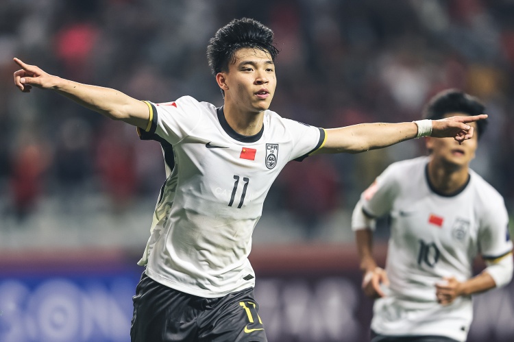  北青體育：18歲“跳級(jí)生”王鈺棟有望進(jìn)入國(guó)足客戰(zhàn)沙特名單！